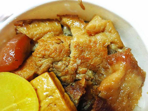 【新莊】30元焢肉飯-俗又大碗，絕無僅有的價格