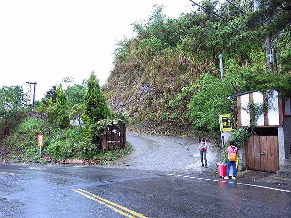 清境農場-峰情人文民宿-雲霧之上環山繚繞