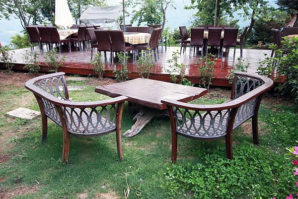 清境農場-峰情人文民宿-雲霧之上環山繚繞