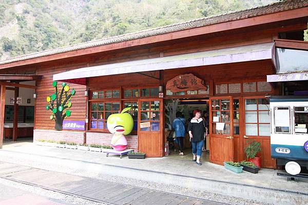 【南投旅遊】車埕老街-山凹中的小車站