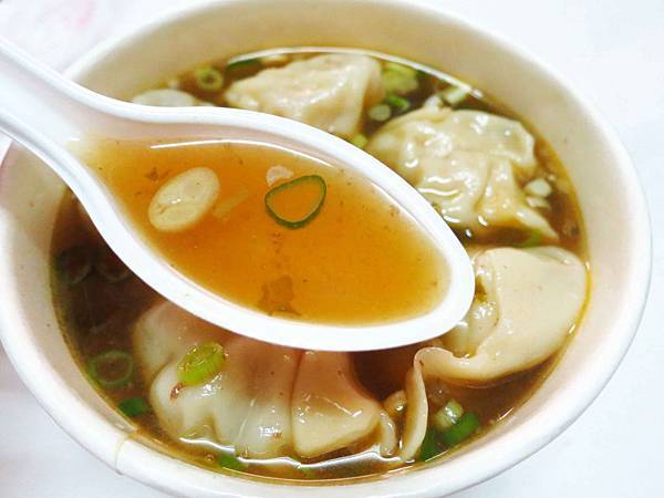 【新莊美食】旺旺餃子館-水餃大顆又飽滿