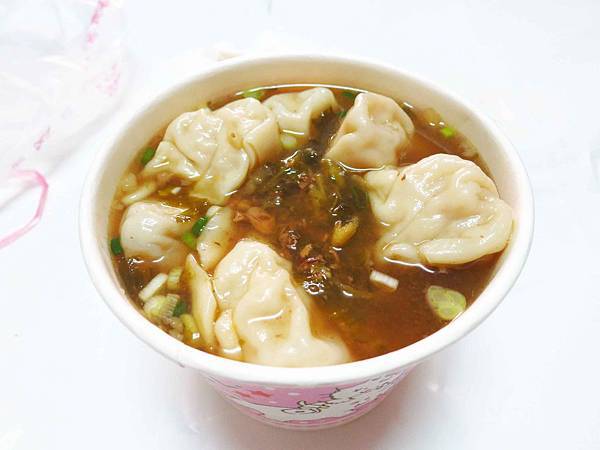 【新莊美食】旺旺餃子館-水餃大顆又飽滿