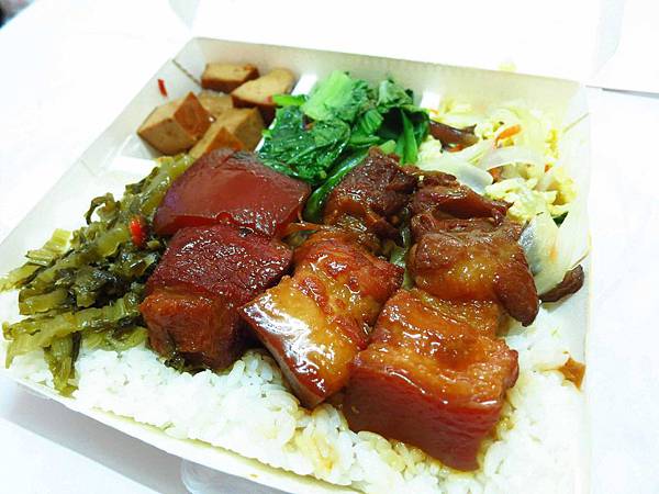 【板橋排隊美食】成昌食堂-連平日也在排隊的美食