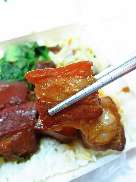 【板橋排隊美食】成昌食堂-連平日也在排隊的美食 【板橋排隊美食】成昌食堂-連平日也在排隊的美食