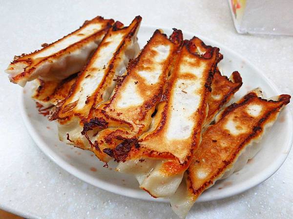 【永和】佳佳香鍋貼-內餡飽滿的鍋貼