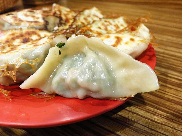 【桃園美食】宇都宮餃子-九層塔美味雪花餃