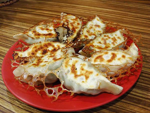 【桃園美食】宇都宮餃子-九層塔美味雪花餃
