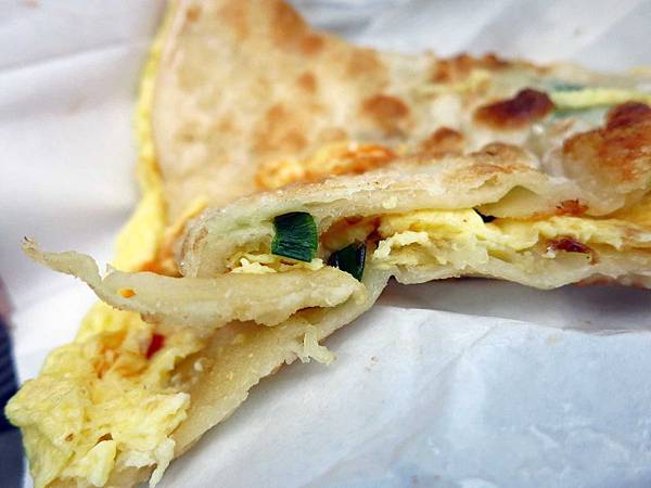 【三重美食】無名蔥油餅-人潮爆滿，晚來吃不到-忠孝路永福路