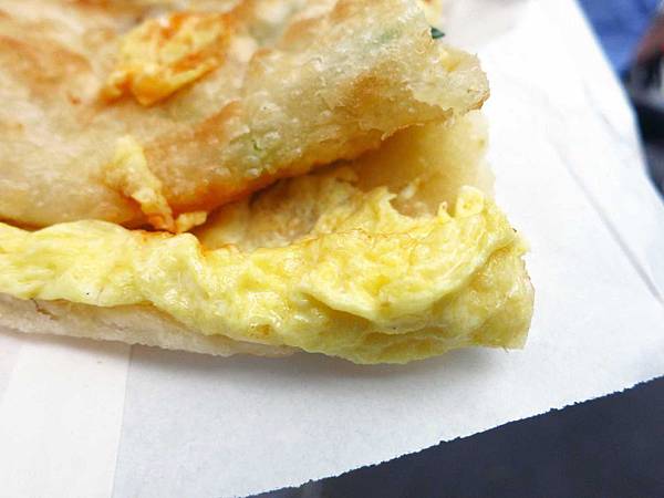 【三重美食】無名蔥油餅-人潮爆滿，晚來吃不到-忠孝路永福路