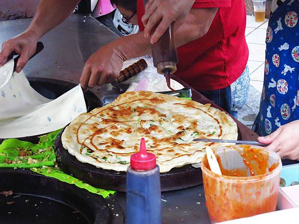 【三重美食】無名蔥油餅-人潮爆滿，晚來吃不到-忠孝路永福路