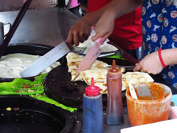 【三重美食】無名蔥油餅-人潮爆滿，晚來吃不到-忠孝路永福路