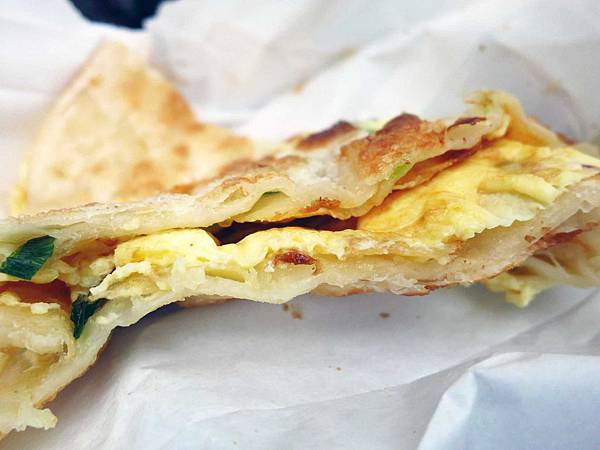 【三重美食】無名蔥油餅-人潮爆滿，晚來吃不到-忠孝路永福路