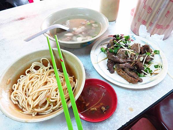 【三重新莊】大胖烏醋乾麵-美味的烏醋乾麵大骨湯