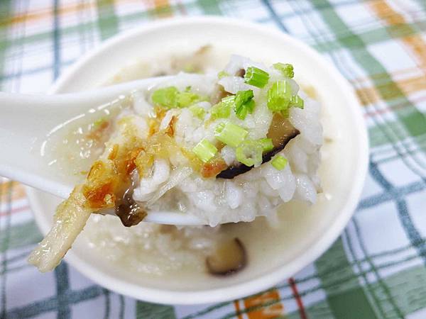 【新莊宵夜】中平路香菇肉粥-從小看到大的老店