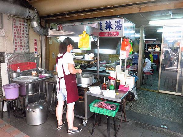 【中和美食】香珍鍋貼水餃專賣店-酥脆外皮的鍋貼