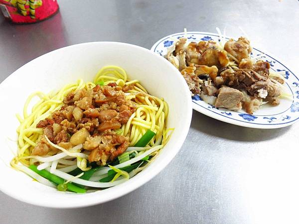 【桃園】大有路米粉湯-便宜又好吃的小吃攤 【桃園】大有路米粉湯-便宜又好吃的小吃攤