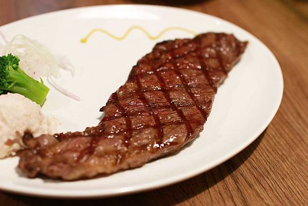 【新莊牛排館】超越原味炭烤牛排-安格斯、Prime原汁原肉的美味-輔大 【新莊牛排館】超越原味炭烤牛排-安格斯、Prime原汁原肉的美味-輔大