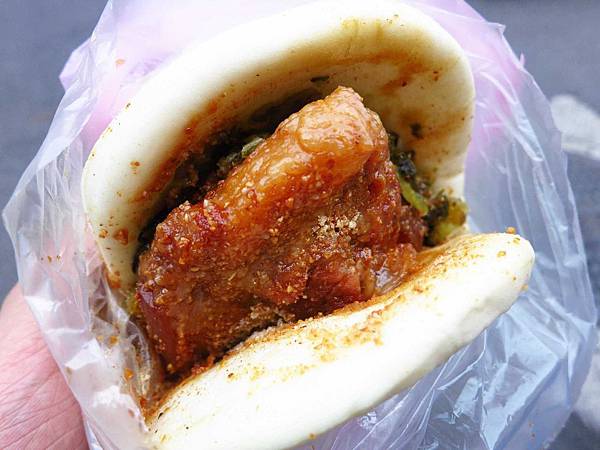 【三重早餐】無名刈包-超大控肉刈包-後竹圍街 【三重早餐】無名刈包-超大控肉刈包-後竹圍街