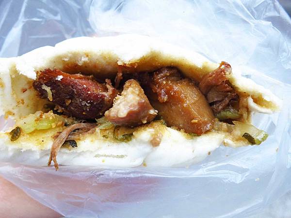 【新莊小吃】中平路刈包店-35元超美味刈包