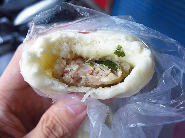 【三重小吃】忠孝路無名5元小籠包、煎包-早餐