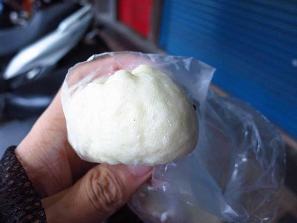 【三重小吃】忠孝路無名5元小籠包、煎包-早餐