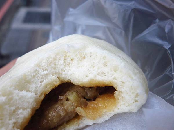 【三重美食】二重國小轉角包子店-1顆12元肉包便宜又美味