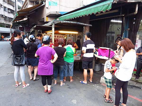 【三重排隊美食】傻瓜東山鴨頭專門店-開店不到二小時內賣光光 【三重排隊美食】傻瓜東山鴨頭專門店-開店不到二小時內賣光光
