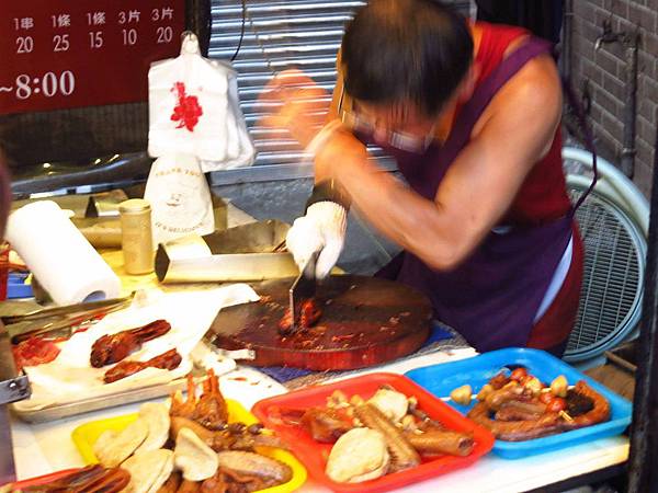【三重排隊美食】傻瓜東山鴨頭專門店-開店不到二小時內賣光光