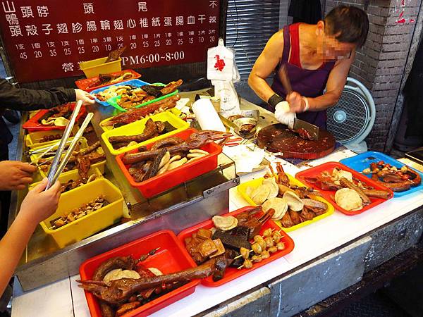 【三重排隊美食】傻瓜東山鴨頭專門店-開店不到二小時內賣光光