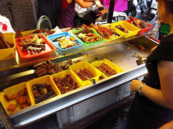 【三重排隊美食】傻瓜東山鴨頭專門店-開店不到二小時內賣光光