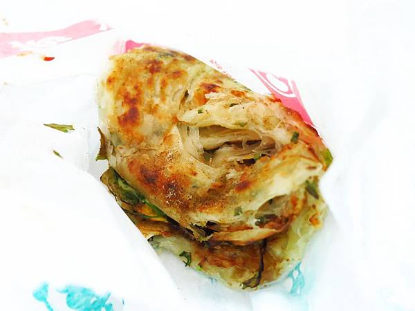 【新莊美食】忠將蔥蔬餅-口感酥脆多層次，滿滿蔬菜在裡頭