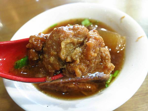 【三重美食】四方阿九-濃厚香氣的魯肉飯&不輸給清水廟口的排骨湯