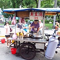 【三重排隊美食】228公園臭豆腐-1開店就滿滿的排隊人潮