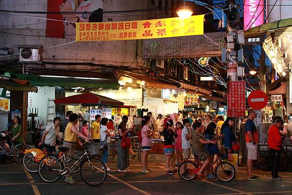 【新莊中秋月餅】老順香糕餅店-百年餅店，永恆不謝