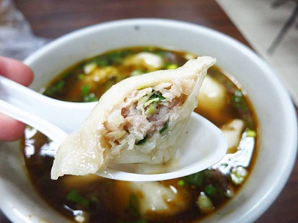【三重美食】吉利水餃牛肉麵-鮮少見的手工擀皮水餃 【三重美食】吉利水餃牛肉麵-鮮少見的手工擀皮水餃