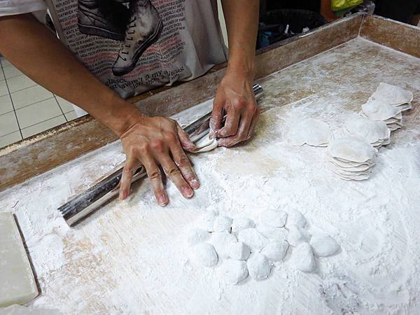 【三重美食】吉利水餃牛肉麵-鮮少見的手工擀皮水餃