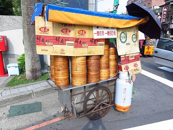 【三重美食】二重國小轉角小籠包-1顆6元便宜又美味 【三重美食】二重國小轉角小籠包-1顆6元便宜又美味