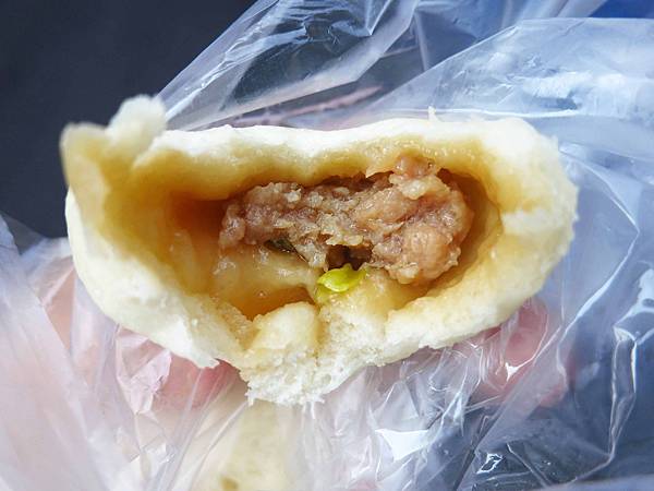 【三重美食】二重國小轉角小籠包-1顆6元便宜又美味