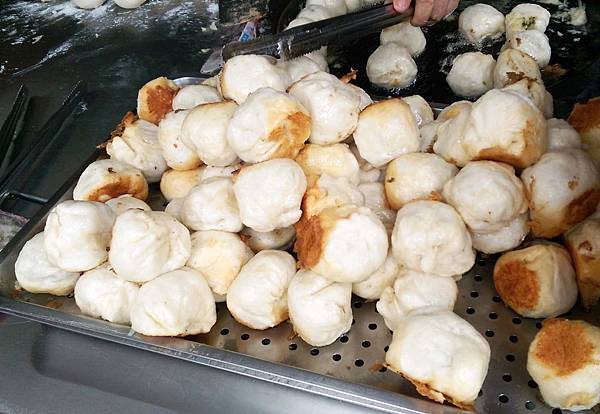 【三重美食】自強路與仁愛街5元小籠包、水煎包