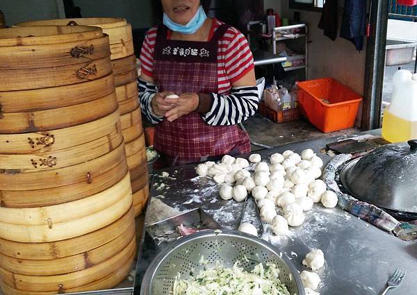 【三重美食】自強路與仁愛街5元小籠包、水煎包