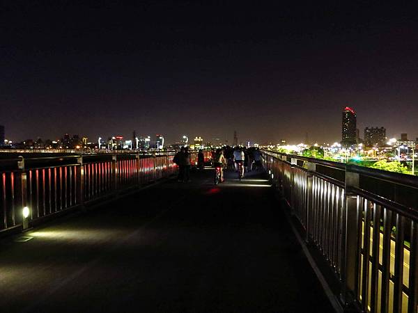 【新莊旅遊】新月橋-散步、河景、美麗橋墩盡收眼底-板橋