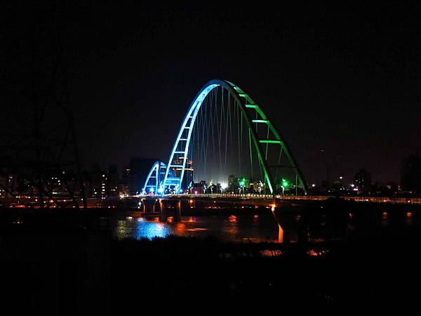 【新莊旅遊】新月橋-散步、河景、美麗橋墩盡收眼底-板橋