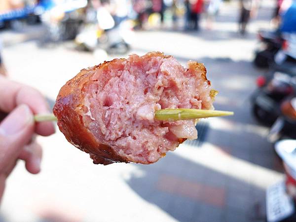 【三重美食】228公園香腸攤-碳火燒出來的香腸美味