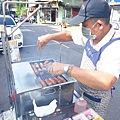 【三重美食】228公園香腸攤-碳火燒出來的香腸美味