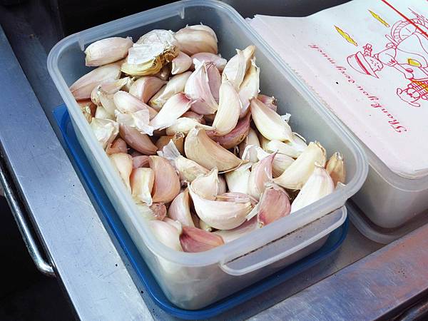 【三重美食】228公園香腸攤-碳火燒出來的香腸美味