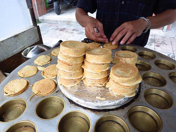 【三重美食】３個１０元紅豆餅-絕版的銅板價，28年不變的古早味