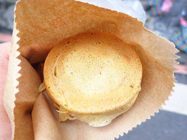 【三重美食】３個１０元紅豆餅-絕版的銅板價，28年不變的古早味