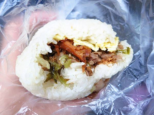 【三重早餐】客家飯糰-１顆３０元的大飯團-三和路