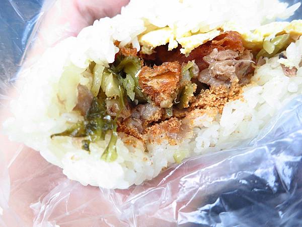 【三重早餐】客家飯糰-1顆30元的大飯團-三和路 【三重早餐】客家飯糰-1顆30元的大飯團-三和路