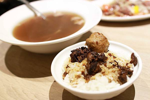 【台北餐廳】牛ㄅㄟㄅㄟ-來自台南的溫體黃牛，美味直送